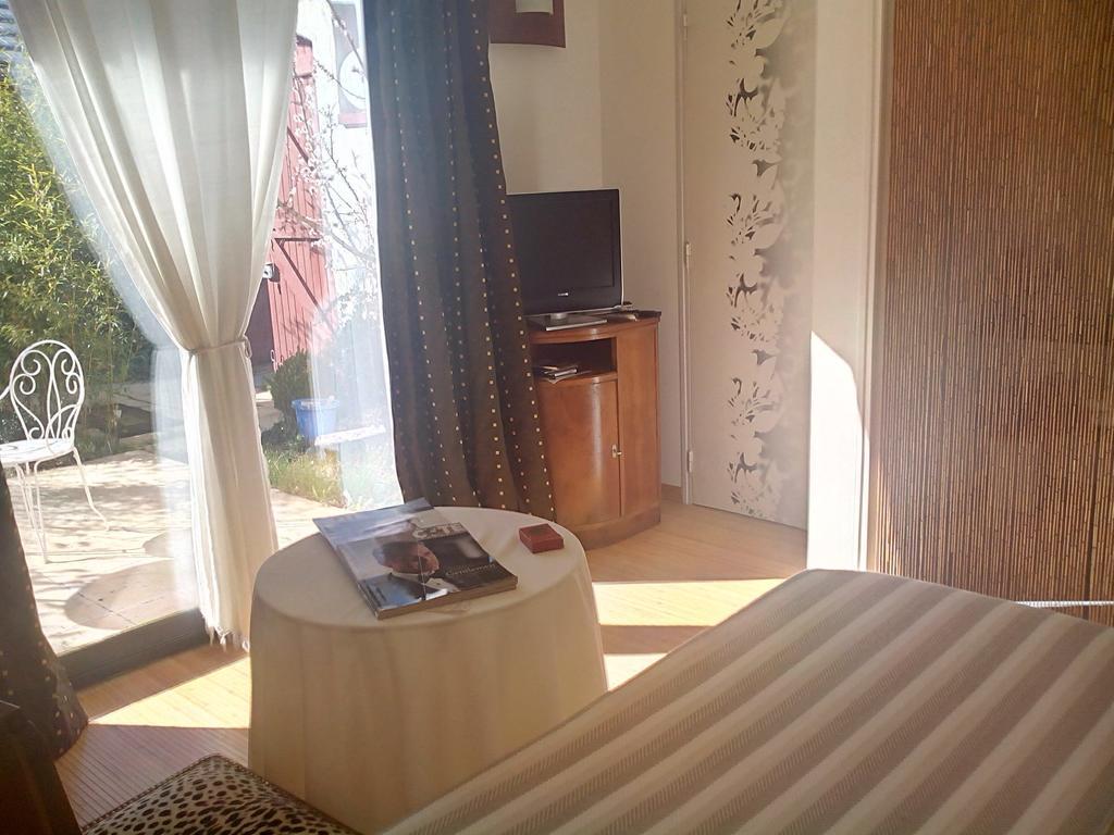 Masdani Hotell Chorges Exteriör bild